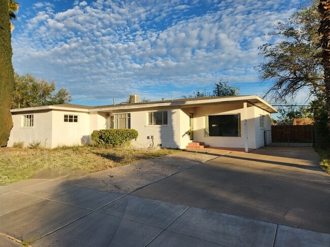 414 Phillips Dr in Las Cruces, NM - Building Photo - Building Photo