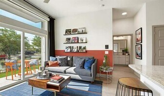 9330 S Main St in Houston, TX - Building Photo