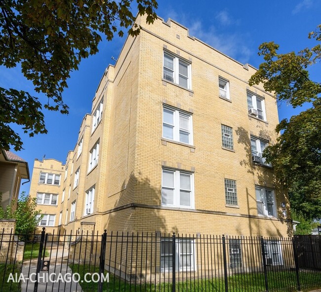 2048 N Kostner Ave in Chicago, IL - Building Photo - Building Photo