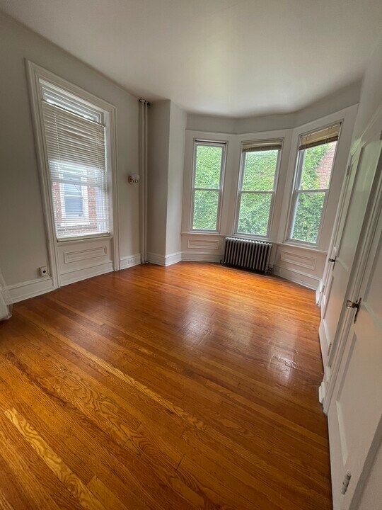 212 S 41st St in Philadelphia, PA - Building Photo