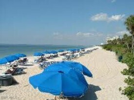 100 L'Ambiance Cir in Naples, FL - Building Photo