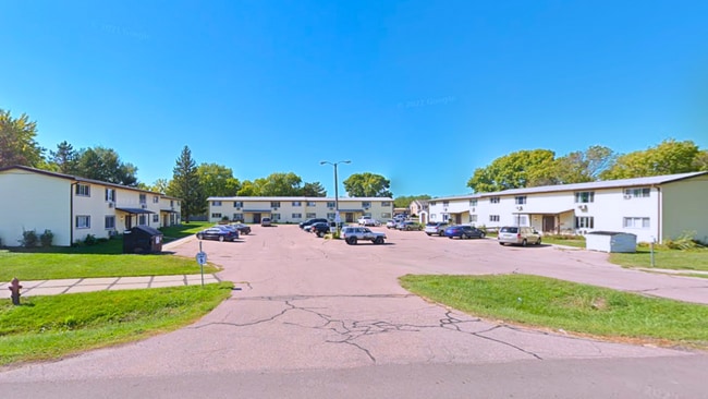 McCook Apartments in North Sioux City, SD - Building Photo - Building Photo