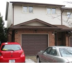 107 Emma St in Guelph, ON - Building Photo