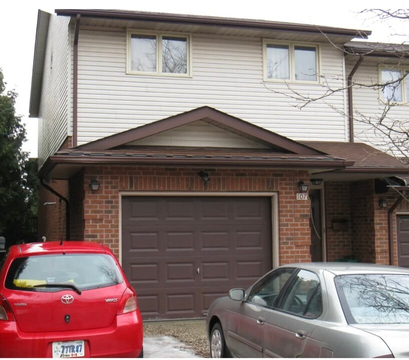 107 Emma St in Guelph, ON - Building Photo