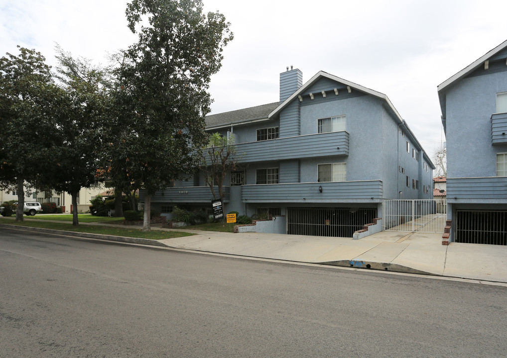 11176 Huston St in North Hollywood, CA - Foto de edificio