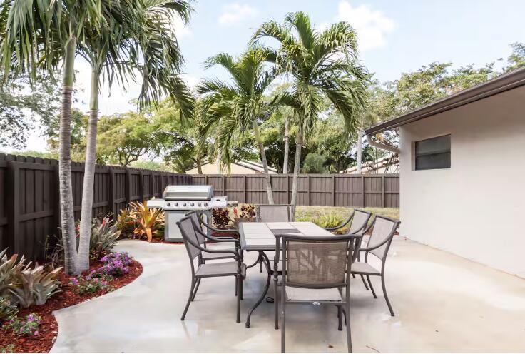 2924 NW 69th Ct in Fort Lauderdale, FL - Foto de edificio