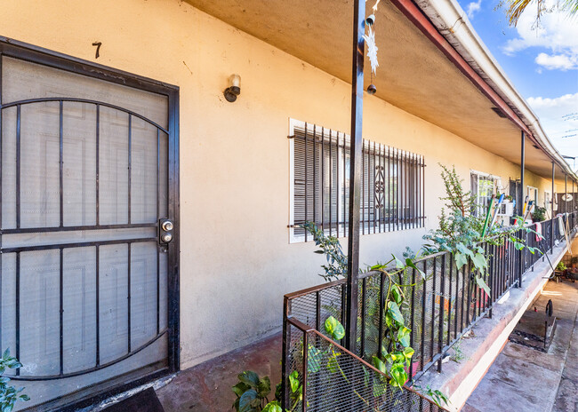 1467 Cedar Ave in Long Beach, CA - Building Photo - Building Photo