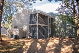 5877 Windhover Dr in Orlando, FL - Building Photo