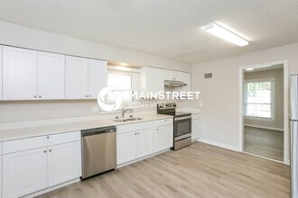 9952 N Charlotte St in Kansas City, MO - Building Photo - Building Photo