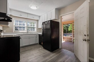 106 Dixie Dr in Tallahassee, FL - Foto de edificio - Building Photo