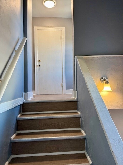 81 Roberts Ave, Unit Upper