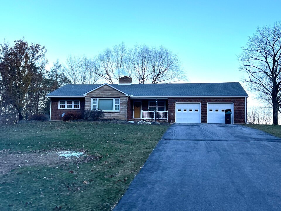 2753 Wassergass Rd in Hellertown, PA - Building Photo