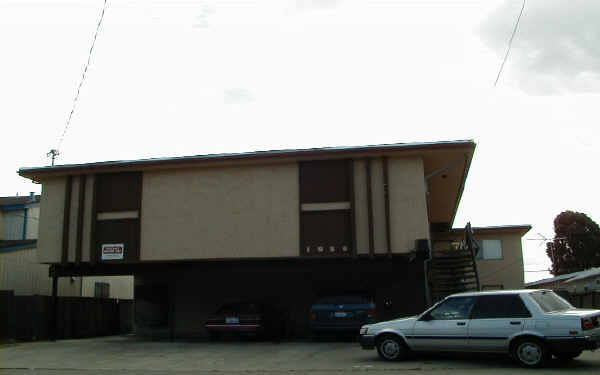 1956 Powell St in San Pablo, CA - Foto de edificio - Building Photo