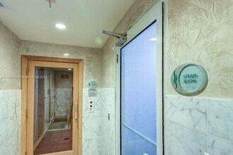 244 Biscayne Blvd, Unit 2002 in Miami, FL - Building Photo - Building Photo