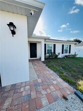 1712 NW 15th Ave in Cape Coral, FL - Foto de edificio - Building Photo