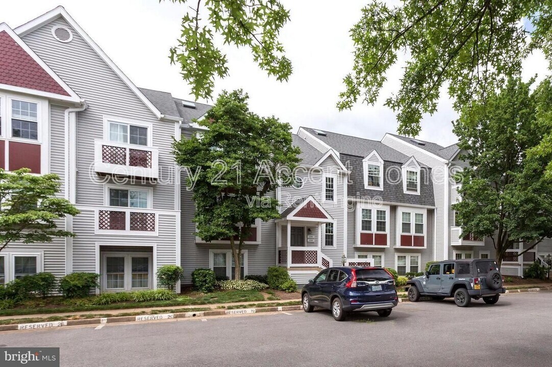 12909 Lee Jackson Mem Hwy in Fairfax, VA - Building Photo