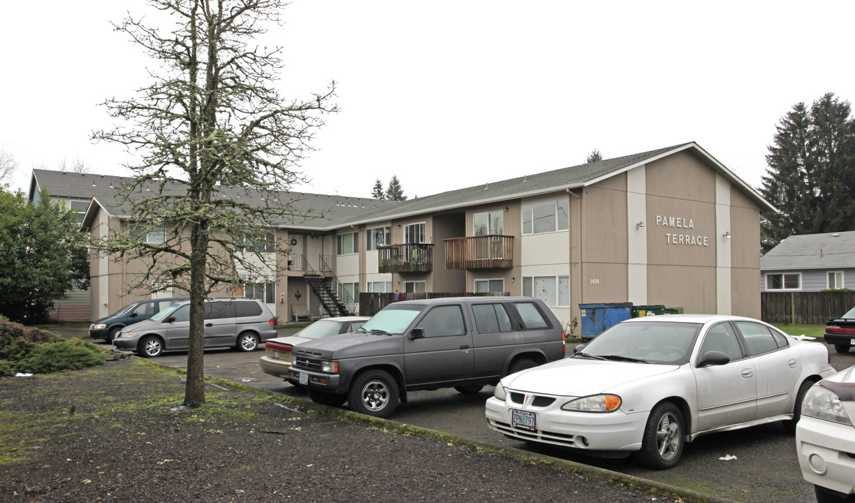 1418 E 2nd St in Newberg, OR - Building Photo