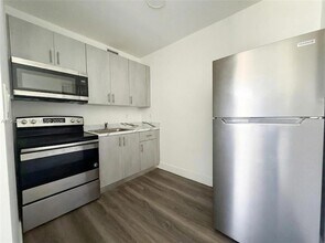 1710 NW 1st Ct, Unit 1 in Miami, FL - Building Photo - Building Photo