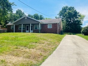 802 W Main St in Odessa, MO - Building Photo - Building Photo