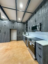 630 Montana St in San Antonio, TX - Foto de edificio - Building Photo