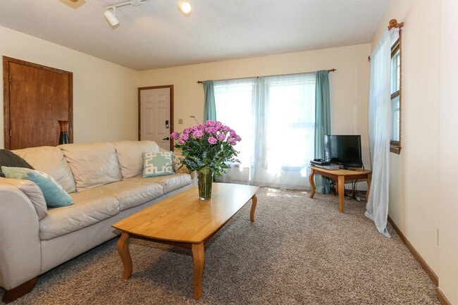 1447 St Clair Ave in St. Paul, MN - Building Photo - Building Photo