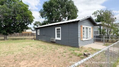 3016 Duke St-Unit -B in Lubbock, TX - Building Photo - Building Photo