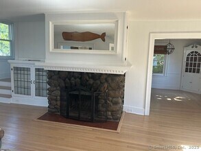 7 Roberts St in West Haven, CT - Building Photo - Building Photo
