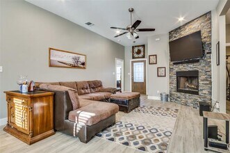 2621 White Rock Dr in Granbury, TX - Building Photo - Building Photo