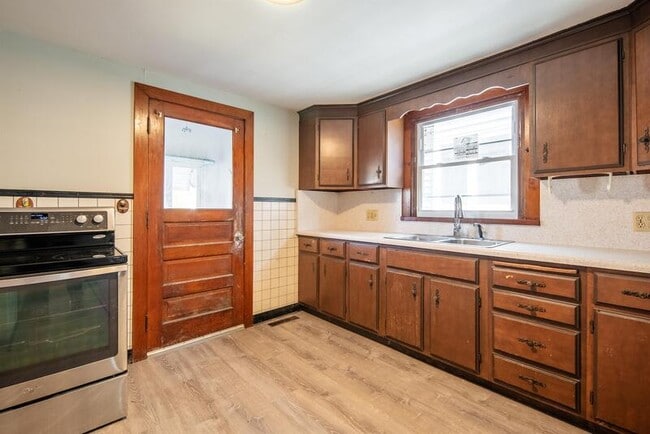 property at 1003 13th St