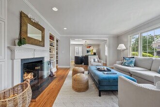 26 Shore Acre Dr in Greenwich, CT - Building Photo - Building Photo