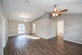 1464 Rose Hill Dr W in Jacksonville, FL - Building Photo - Building Photo