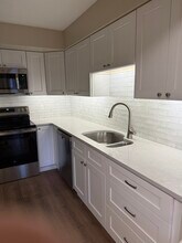 1390 Cedarwood Dr, Unit 1390 Cedarwood Dr Unit D1 in Westlake, OH - Foto de edificio - Building Photo