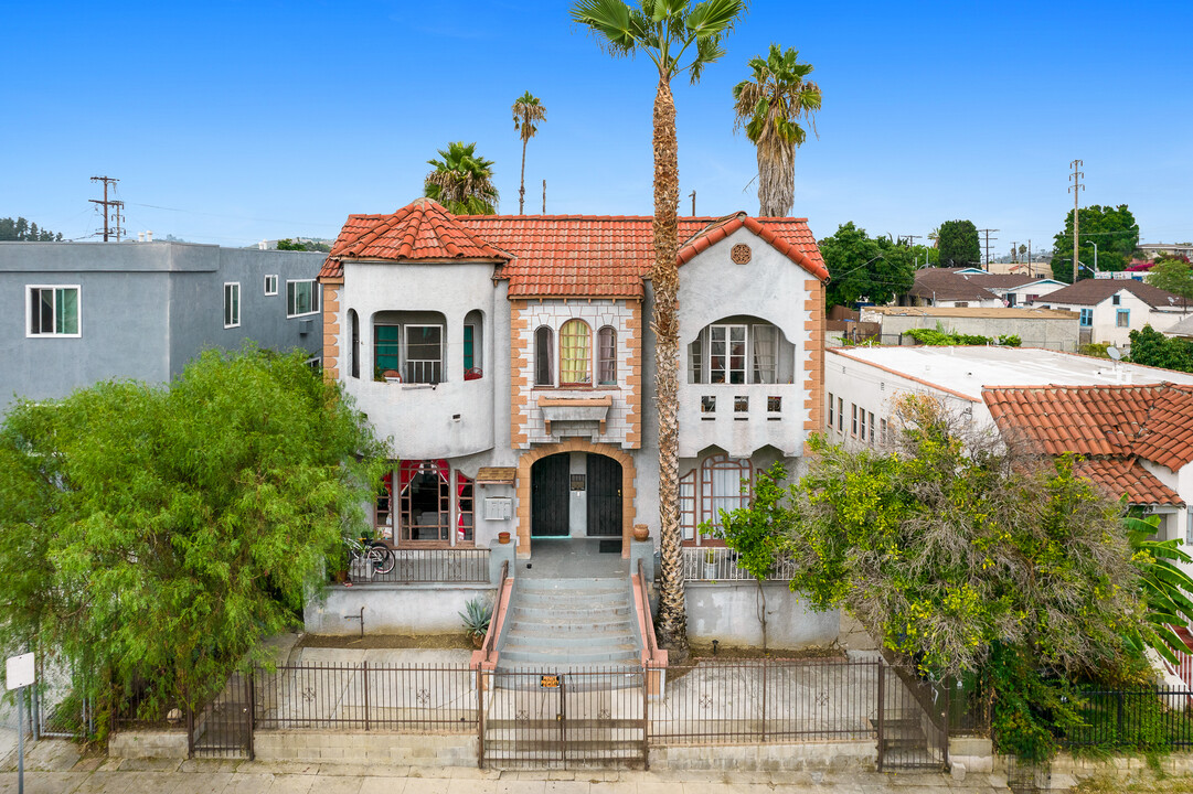 2441 Fairmount St in Los Angeles, CA - Building Photo