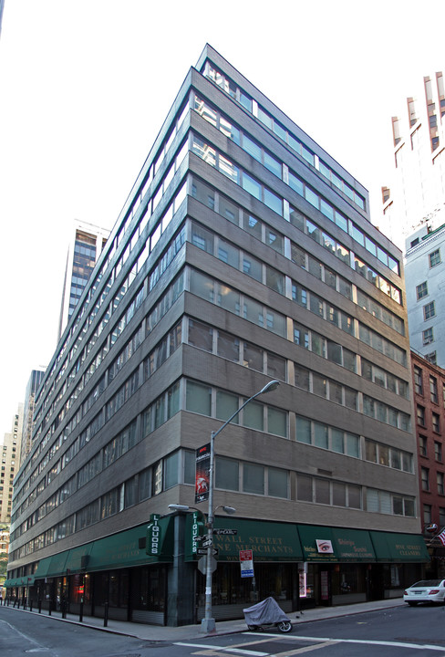 130 Water Street in New York, NY - Building Photo