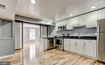 1049 S Charles St in Baltimore, MD - Building Photo - Building Photo