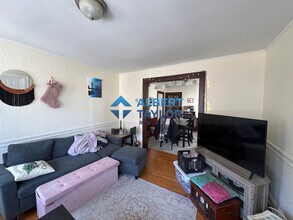 58 Brock St, Unit 2 in Boston, MA - Foto de edificio - Building Photo