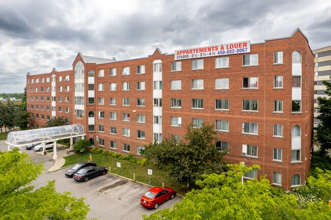 1000 Chomedey Boul in Laval, QC - Building Photo - Building Photo