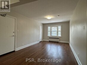 1351 Bayview Ave in Toronto, ON - Building Photo - Building Photo