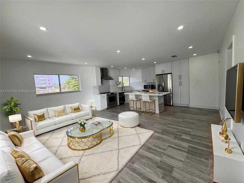 3132 SW 16th St in Miami, FL - Foto de edificio