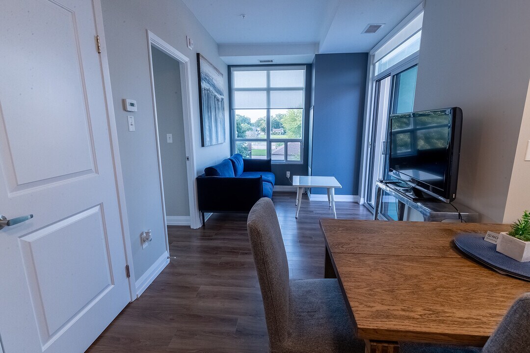 Niagara Terrace in Niagara Falls, ON - Building Photo