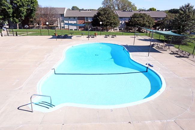 Shadow Ridge Apartments in La Vista, NE - Foto de edificio - Building Photo