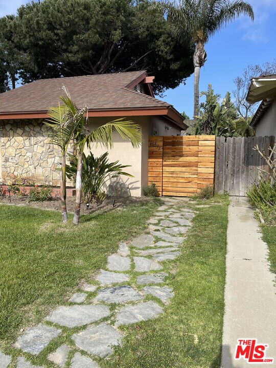 468 Rowland Ave in Camarillo, CA - Building Photo