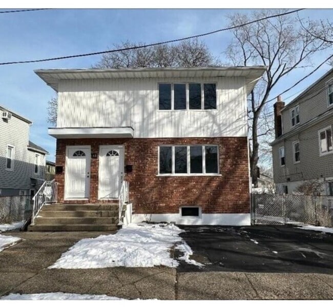 property at 62 Graywood Rd