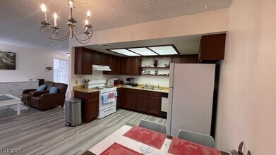 5576 W Rochelle Ave. in Las Vegas, NV - Building Photo - Building Photo