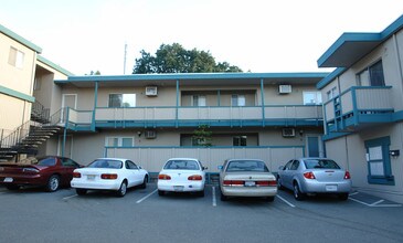 1440 Oakland Blvd in Walnut Creek, CA - Foto de edificio - Building Photo