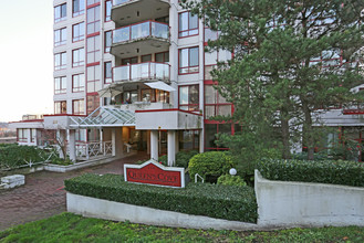 Queen's Cove in New Westminster, BC - Building Photo - Building Photo