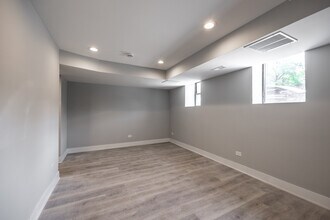 3144 W Fullerton Ave, Unit G in Chicago, IL - Building Photo - Building Photo