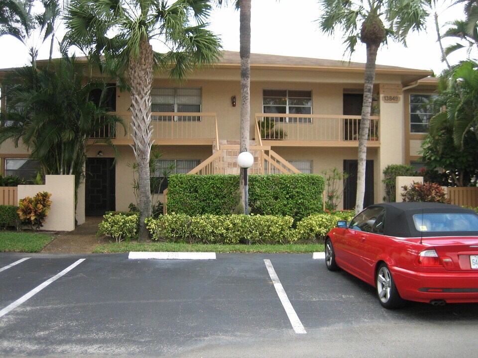 13849 Royal Palm Ct in Delray Beach, FL - Building Photo