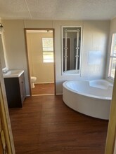 237 Crescent Creek Ln in Bruceville, TX - Foto de edificio - Building Photo