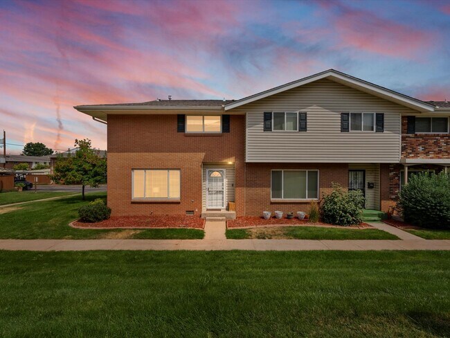 9264 Mansfield Ave in Denver, CO - Building Photo - Building Photo